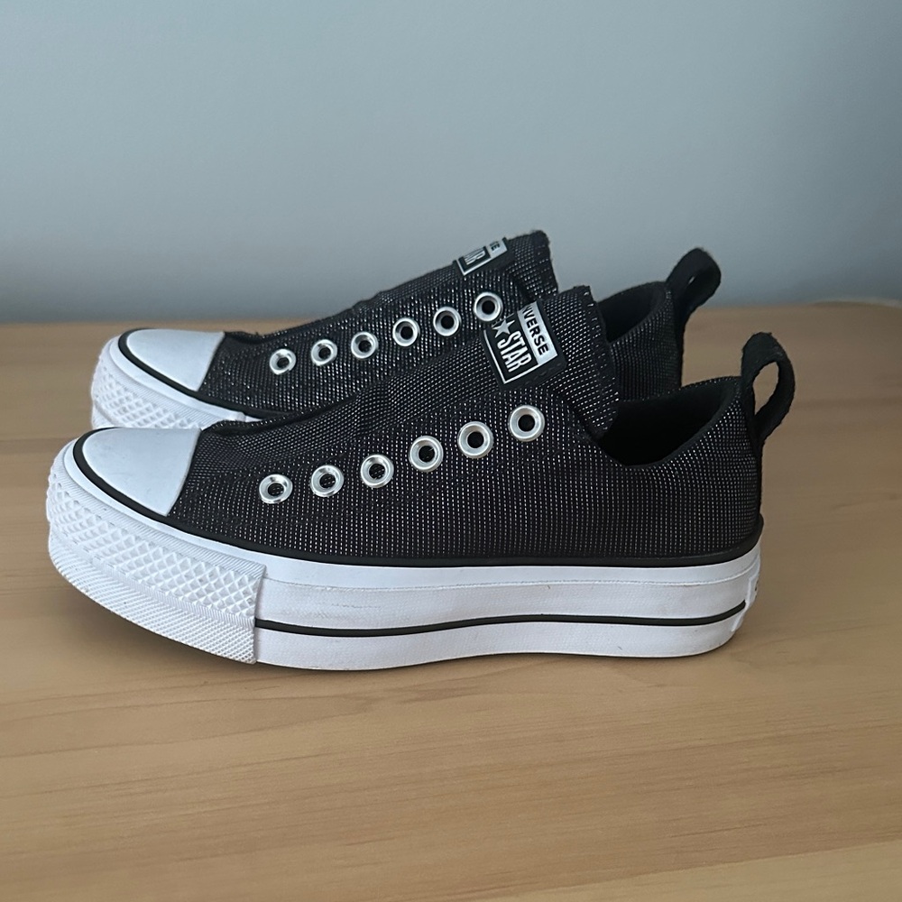 Converse women’s size 5 Black and White Platform Sneakers